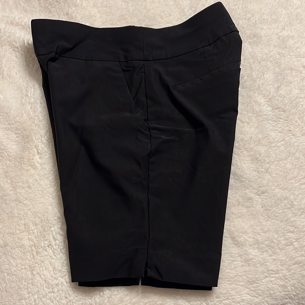 Black Bermuda shorts - NY & C size small - Picture 7 of 7